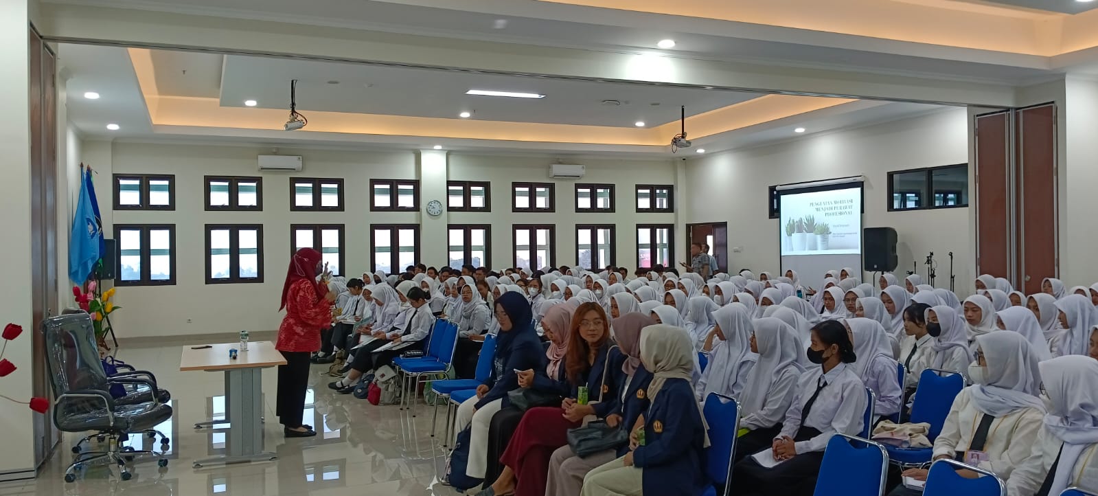 Undip Holds Stadium General for New Nursing Students of the 2023 Cohort